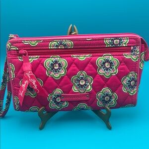 Vera Bradley Top Zip Retired Pink Swirls Pattern‎ Wristlet, good used condition